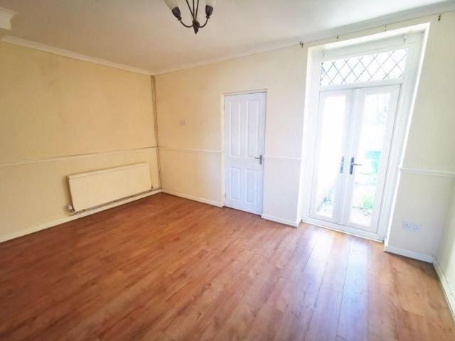 House for rent in Cefn Fforest, Wales