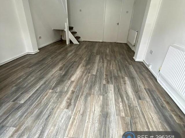 House for rent in Calderstones