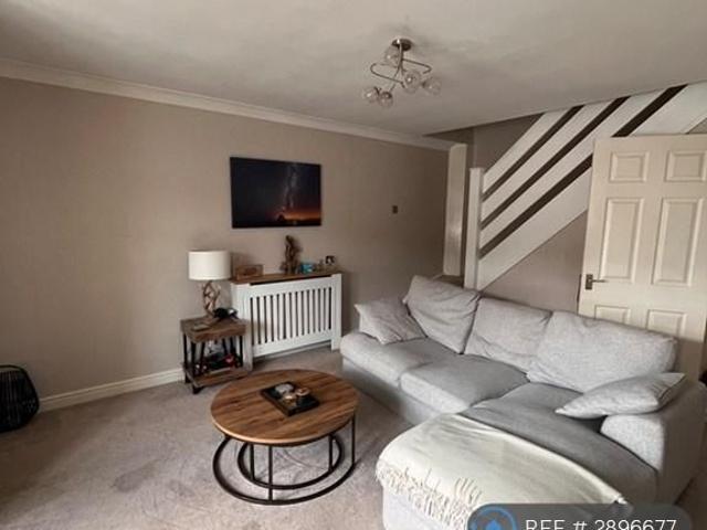 House for rent in Storrs Hill, Wakefield
