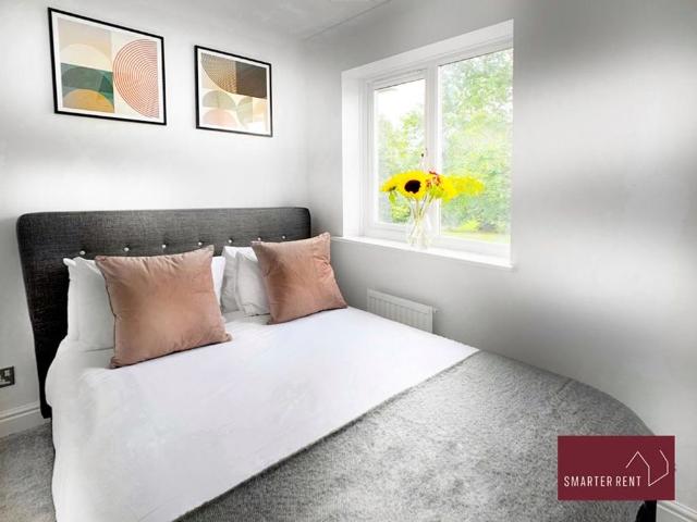 House for rent in Heol-las, Surrey