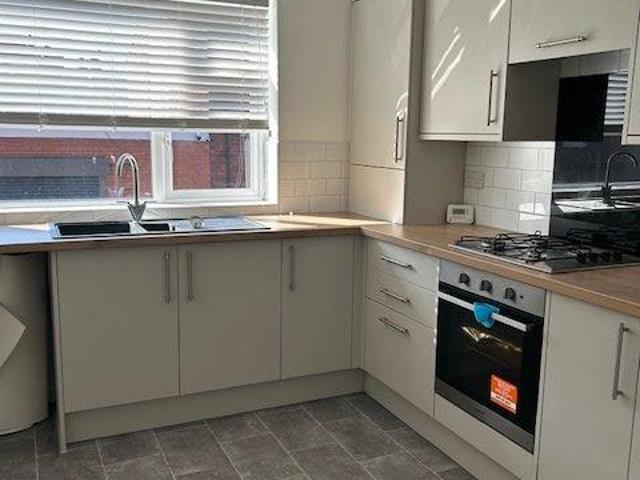Flat for rent in Cutsyke, Castleford