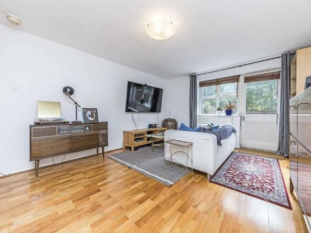House for rent in Furzedown, Greater London