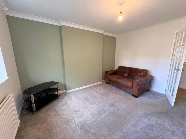 House for rent in Esscroft, Bradford