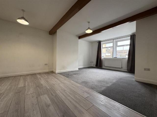 House for rent in Benomley, Kirklees