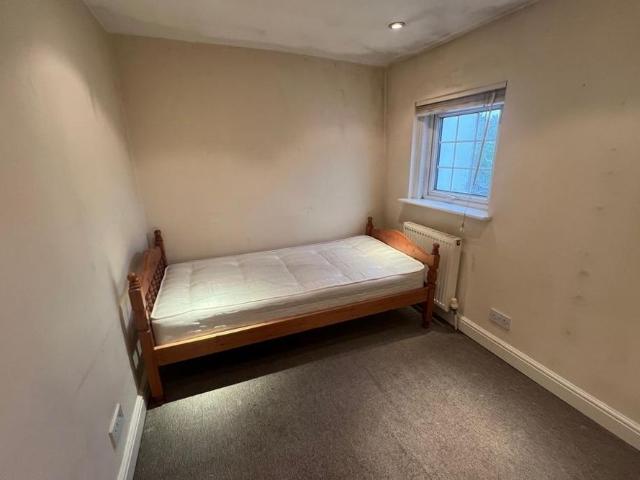 House for rent in Row Town, Surrey