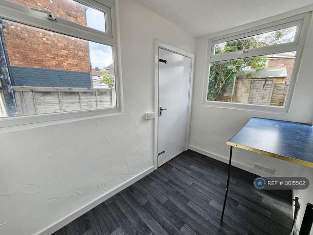 House for rent in Haughton Green, Greenheys