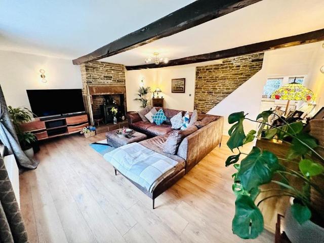 House for rent in Milnsbridge, West Yorkshire