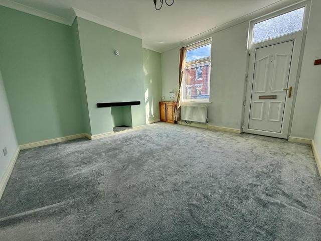 House for rent in Cutsyke, Castleford