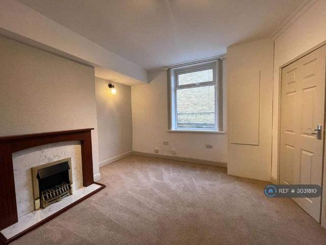 House for rent in Brookfoot, Brighouse
