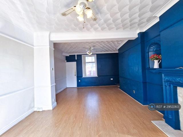 House for rent in Calderstones