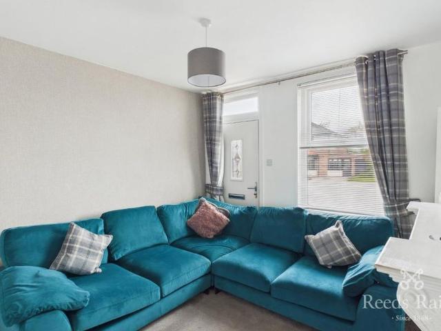 House for rent in Calder Park, Wakefield