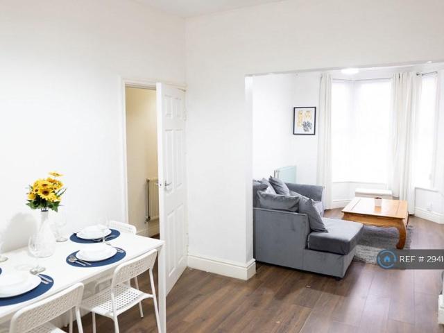 House for rent in Calderstones