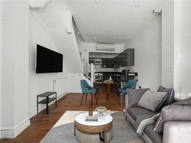House for rent in Angel, Greater London