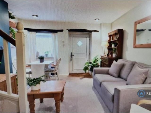 House for rent in Westford, Rockwell Green