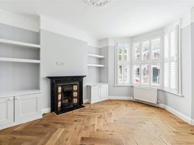 House for rent in Earlsfield, Greater London