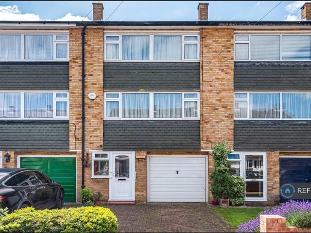 House for rent in Ickenham, Greater London