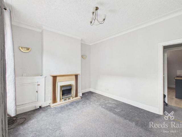 House for rent in Cutsyke, Castleford