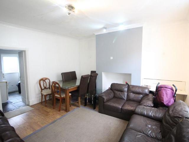 House for rent in Deeplish, Burnedge