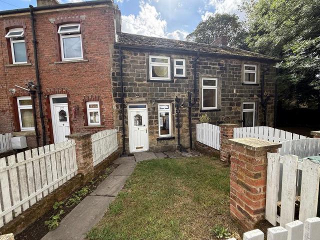 House for rent in Holmewood, West Yorkshire