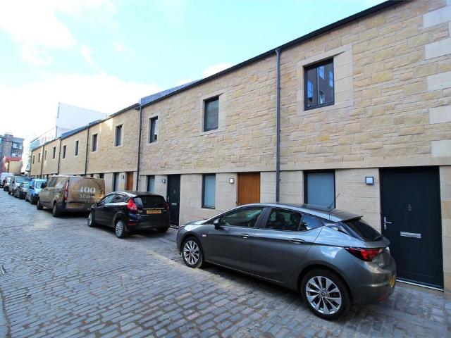 House for rent in Gayfield, Broughton