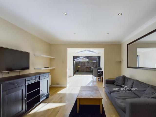 House for rent in Earlsfield, Greater London