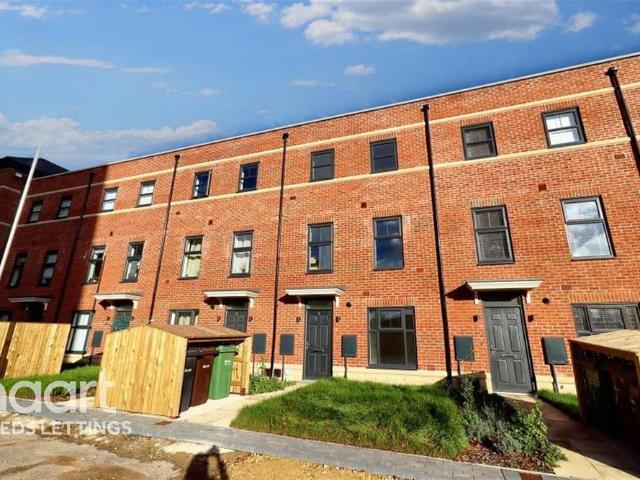 House for rent in The Oval, Leeds