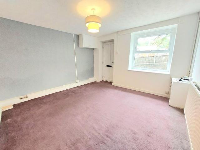 House for rent in Tonyrefail, Coedely