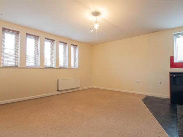 Townhouse for rent in New Mill, West Yorkshire