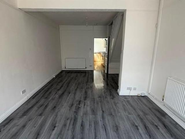 House for rent in Elm Park, Calderstones