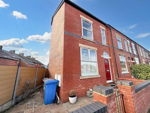 House for rent in Moorside, Salford