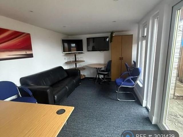 House for rent in Bruntcliffe, Leeds