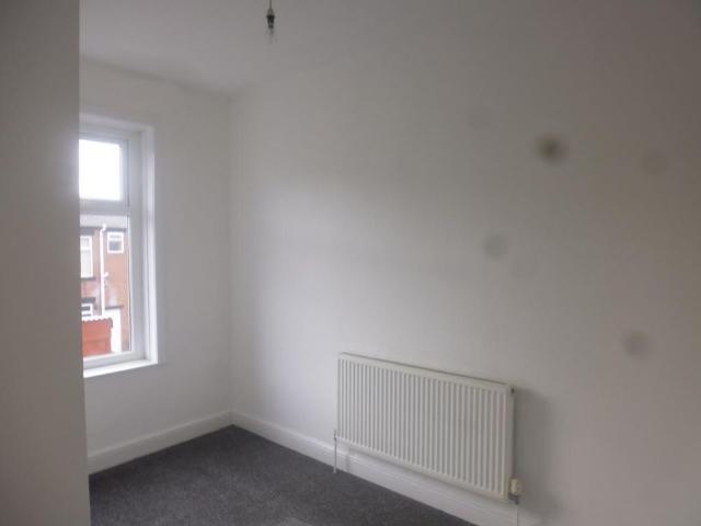 House for rent in Lower Place, Burnedge