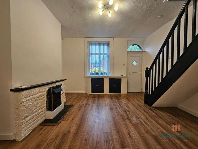 House for rent in Hollinwood, Pendock