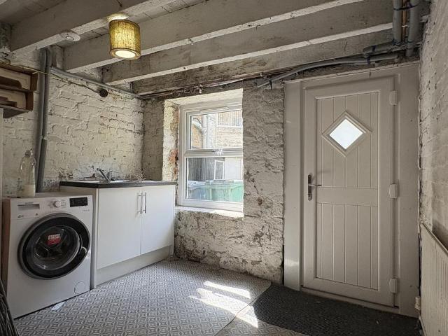 House for rent in Kirklees, Bury