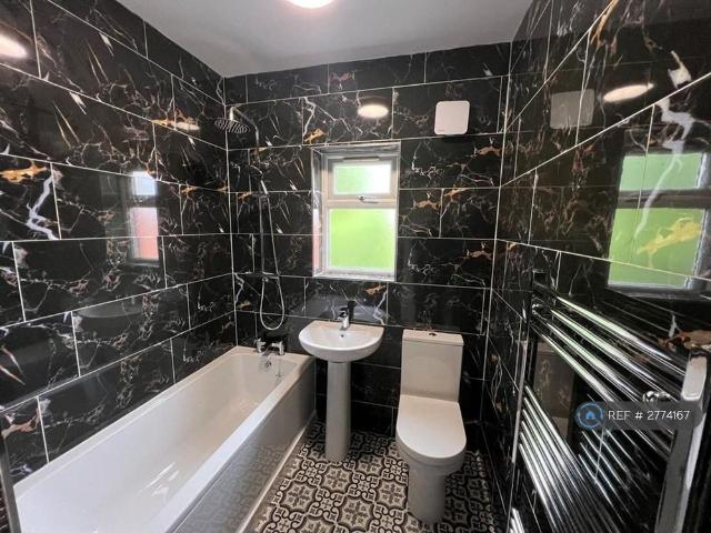 House for rent in Burnedge, Greater Manchester