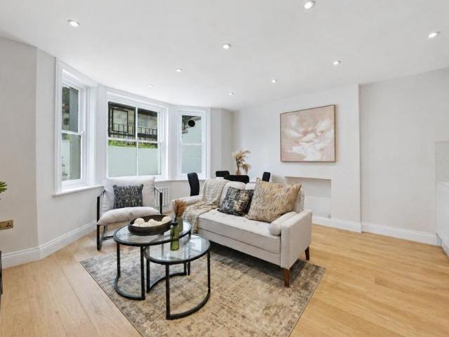 House for rent in Royal Borough of Kensington and Chelsea, Greater London