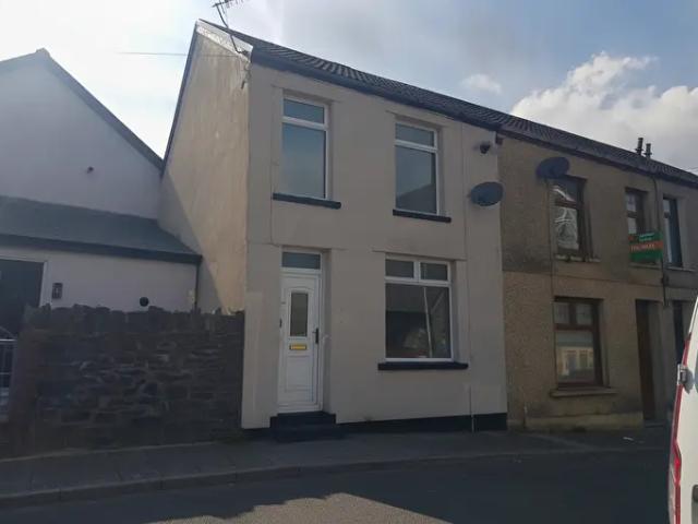 Apartment for rent in Cymmer, Wales