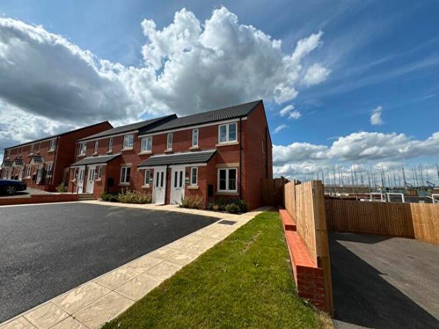 Apartment for rent in Priors Hall Park, Weldon