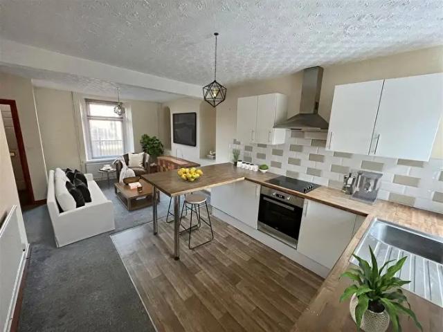 Apartment for rent in Cimla, Neath