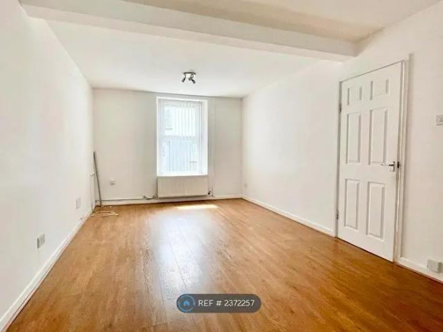 Apartment for rent in Dowlais Top, Pant