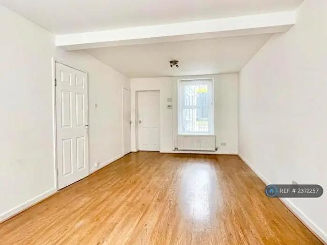 Apartment for rent in Dowlais Top, Pant