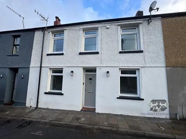 Apartment for rent in Pentre