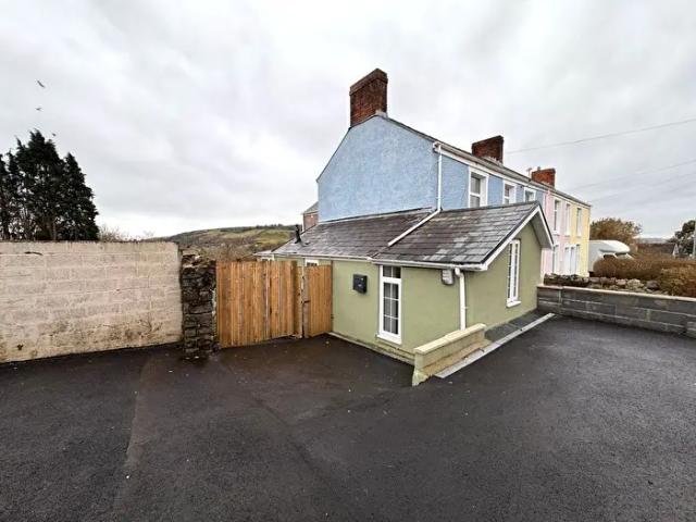 Apartment for rent in Pentre'r-Gaseg, Swansea