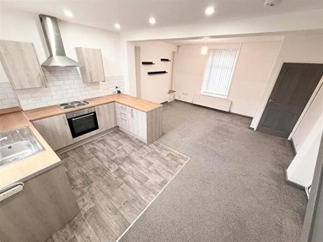 Apartment for rent in Penrhiwceiber, Miskin