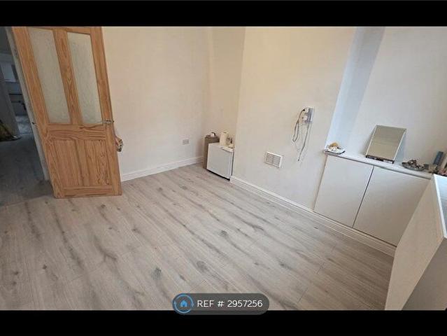 Apartment for rent in Belgrave, Old Wharf