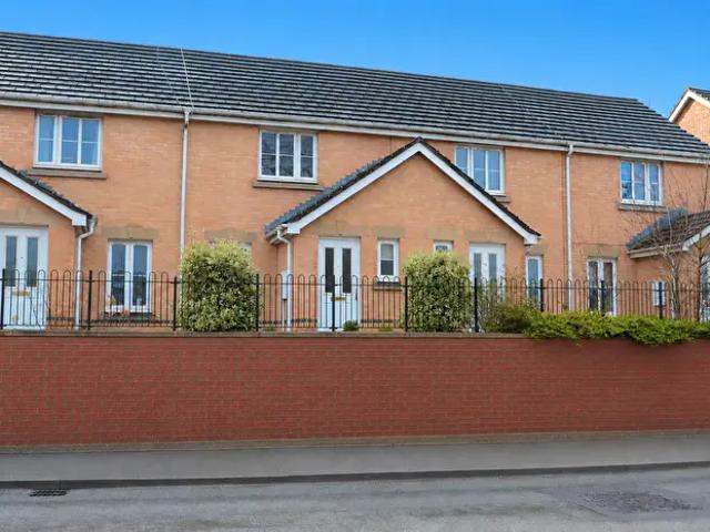Apartment for rent in Bryncae, Wales