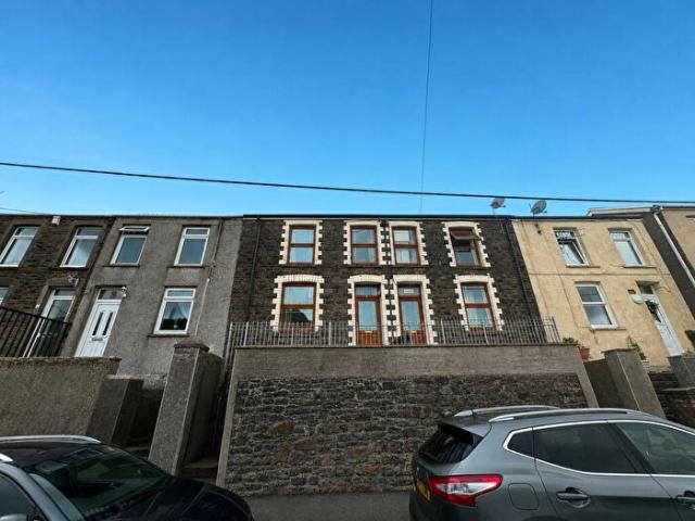 Apartment for rent in Pontycymer, Wales