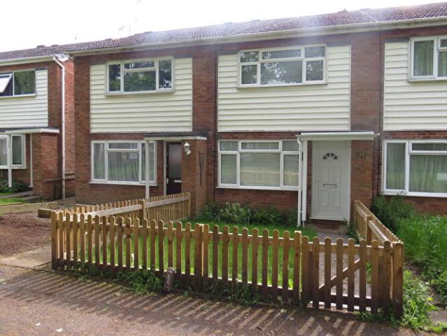 Apartment for rent in Woodloes Park, Green Close