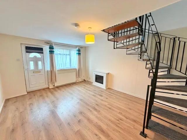 Apartment for rent in Fforest-fach, Swansea