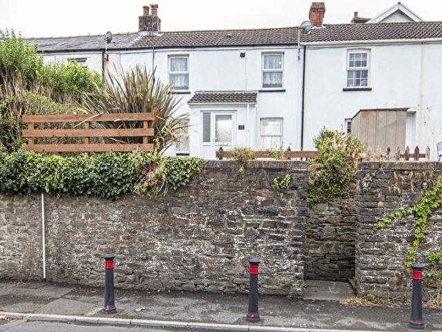 Apartment for rent in Treharris, Wales